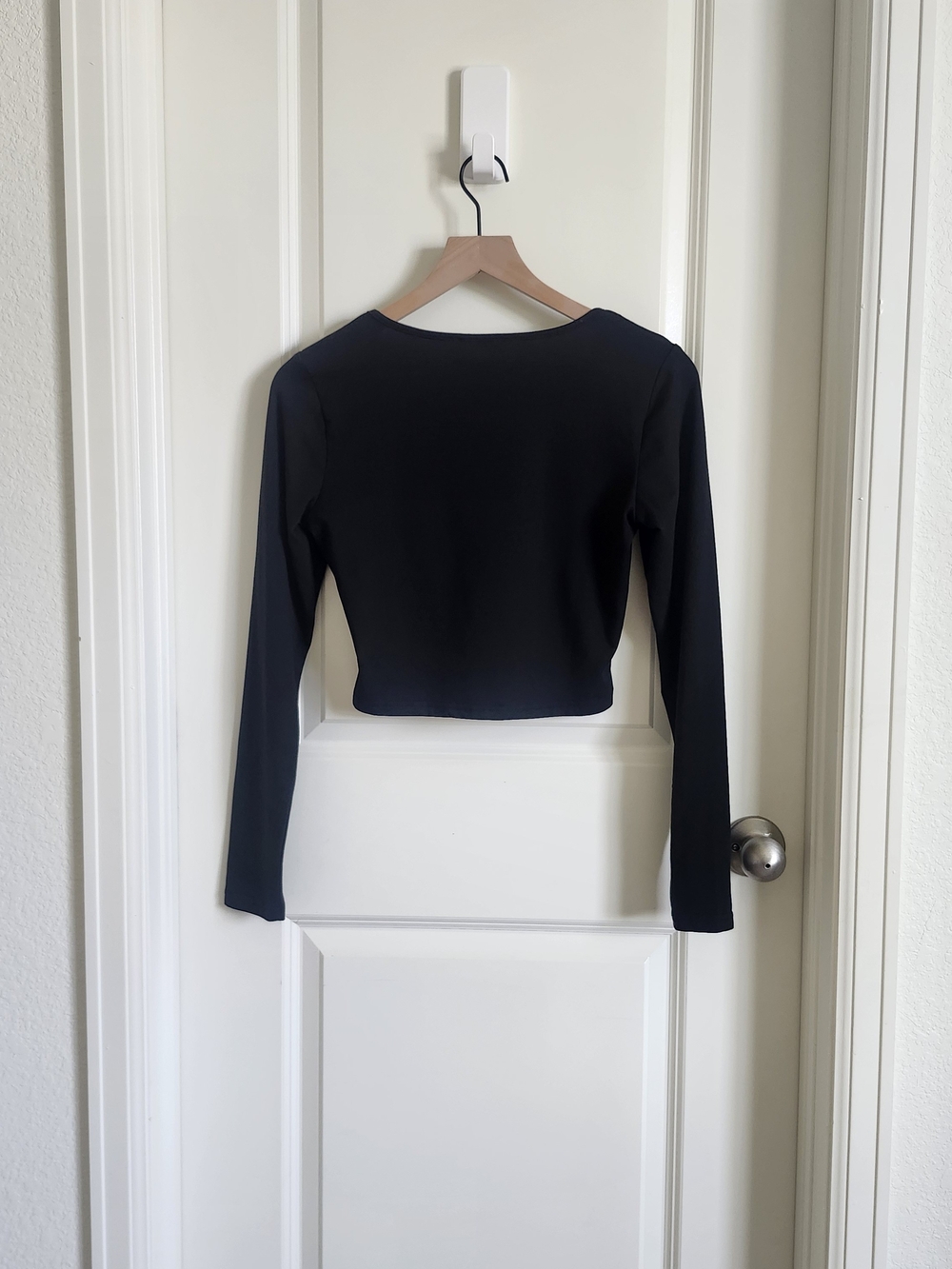 2 Long Sleeve Crop Tops - Picture 8 of 12